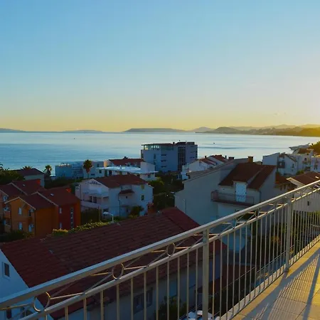 Apartman Apartments Vin - With Pool