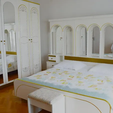 Apartments Vin - With Pool Apartman *