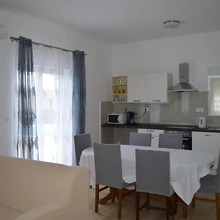 Apartman Apartments Vin - With Pool