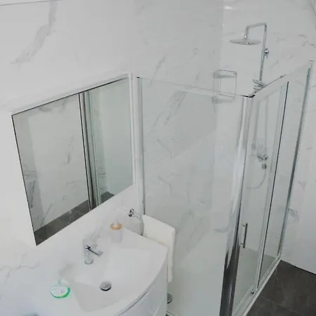 Apartments Vin - With Pool Podstrana