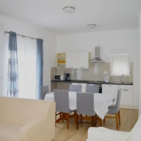 Appartement Apartments Vin - With Pool Podstrana