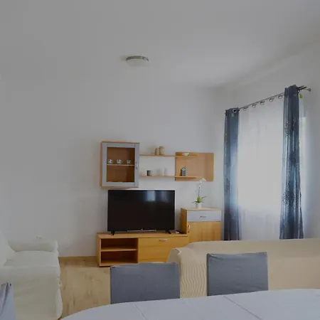 Apartments Vin - With Pool Appartement Podstrana