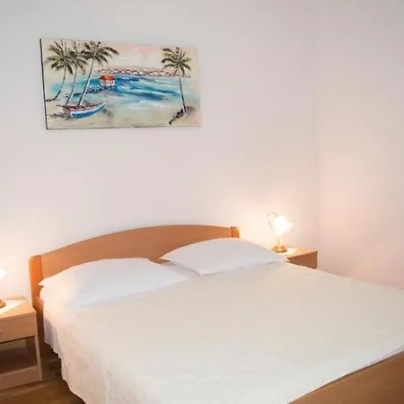 Apartments Vin - With Pool Podstrana