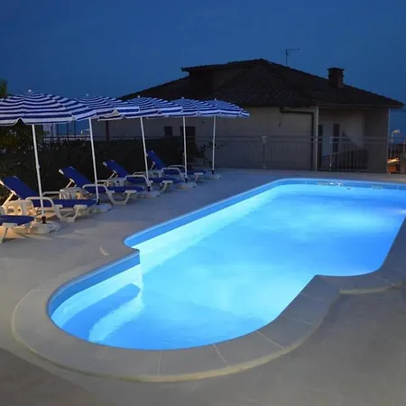 Apartments Vin - With Pool * Podstrana